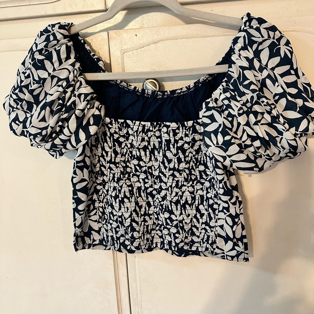ABERCROMBIE Ruched Puff Sleeve Scoopneck Top NWT - Picture 4 of 12